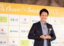 俳優・谷原章介さんが、「84（栄養）アワード」を受賞！ 「栄養の日」のPRにプレスイベントを実施